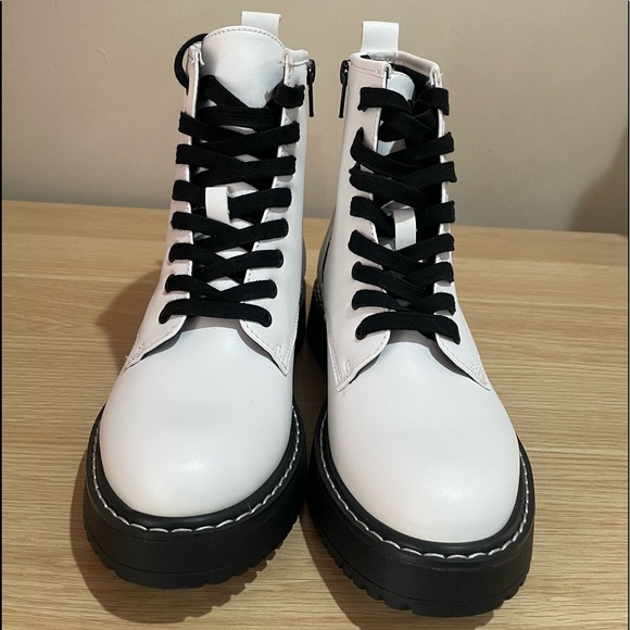 👖👢⭐️MADDEN GIRL KURRT ANKLE WHITE COMBAT BOOTS…Sz 6…New in box. - Picture 3 of 16